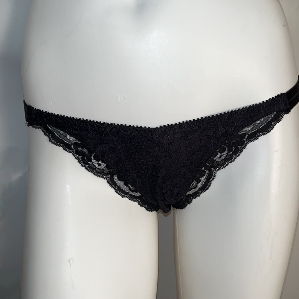 Bestform black nylon stretch lace v-front panty M